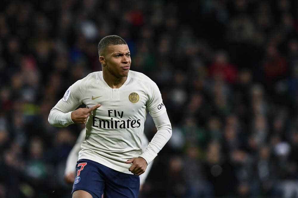 黄健翔谈国内青训引争论：我大力支持退役球员下一线带孩子踢球